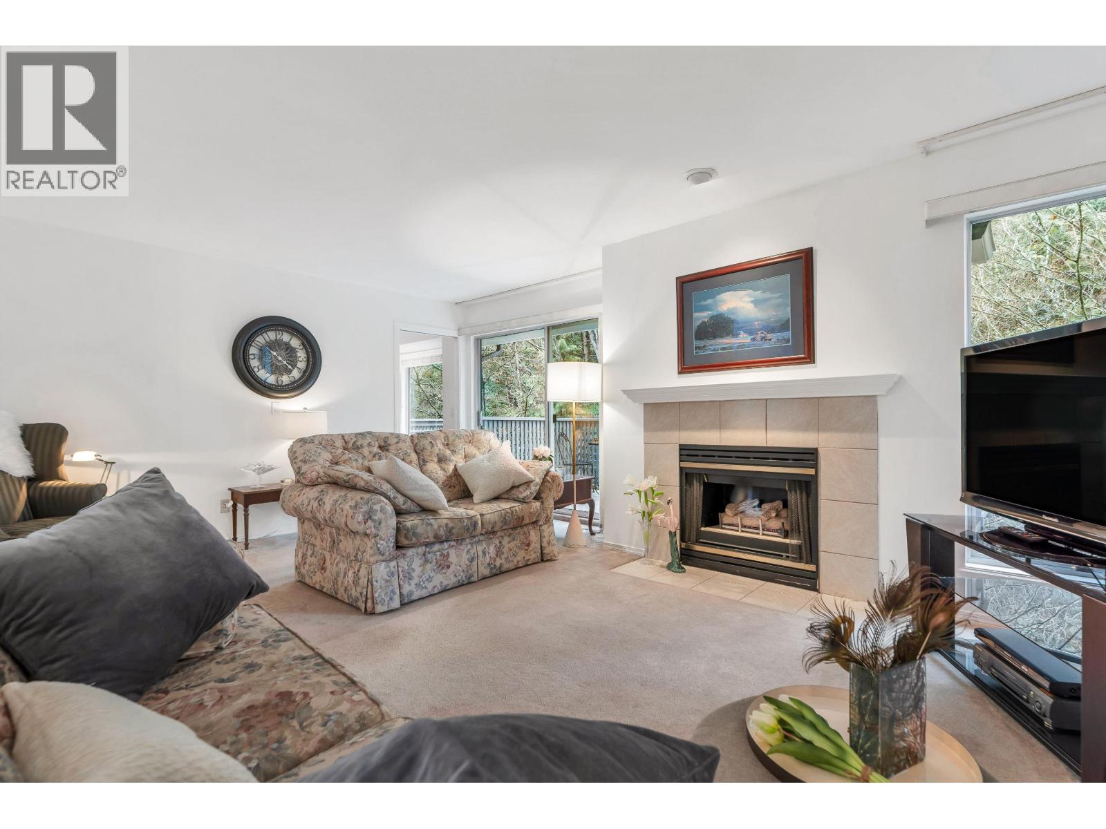 12 3634 Garibaldi Drive, North Vancouver, British Columbia  V7H 2X5 - Photo 4 - R3085400