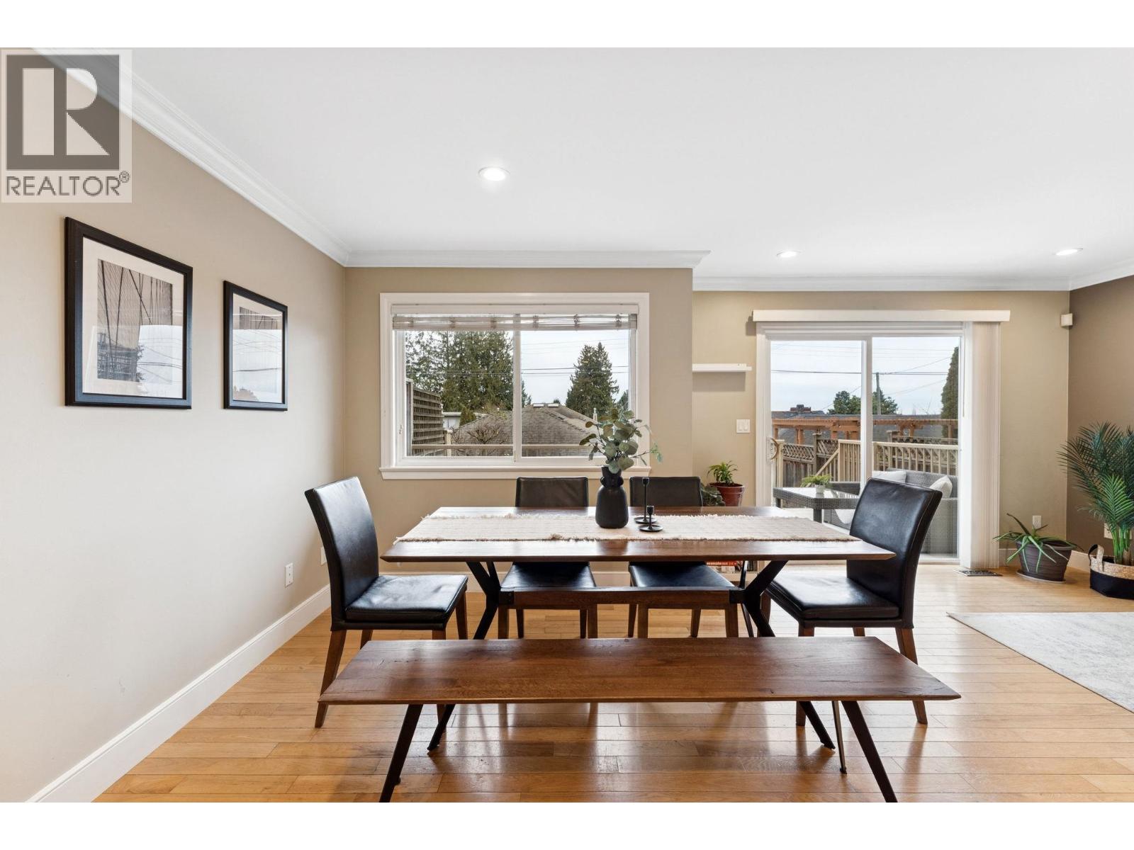 353 E 5th Street, North Vancouver, British Columbia  V7L 1M1 - Photo 1 - R3085404