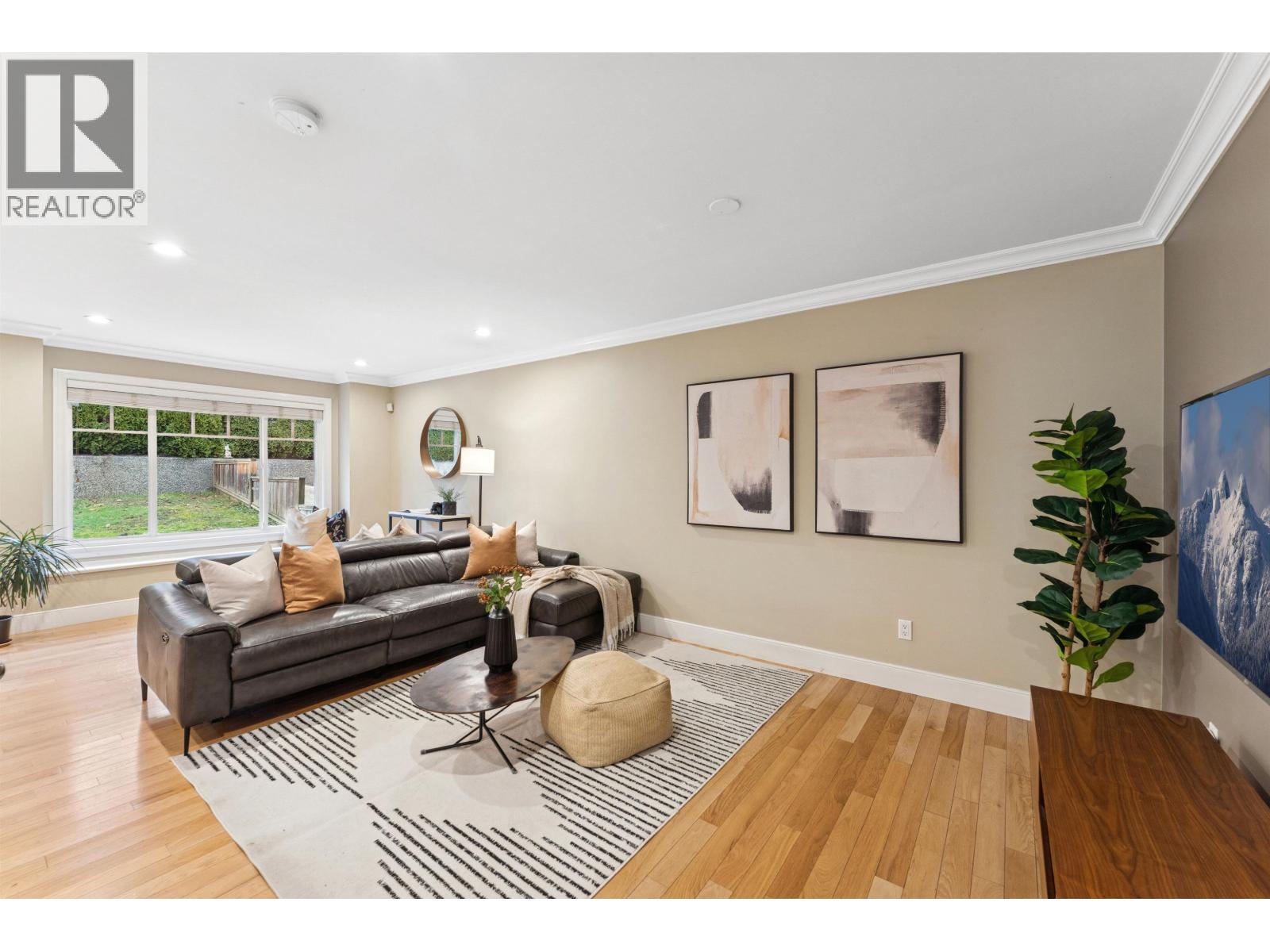 353 E 5th Street, North Vancouver, British Columbia  V7L 1M1 - Photo 3 - R3085404