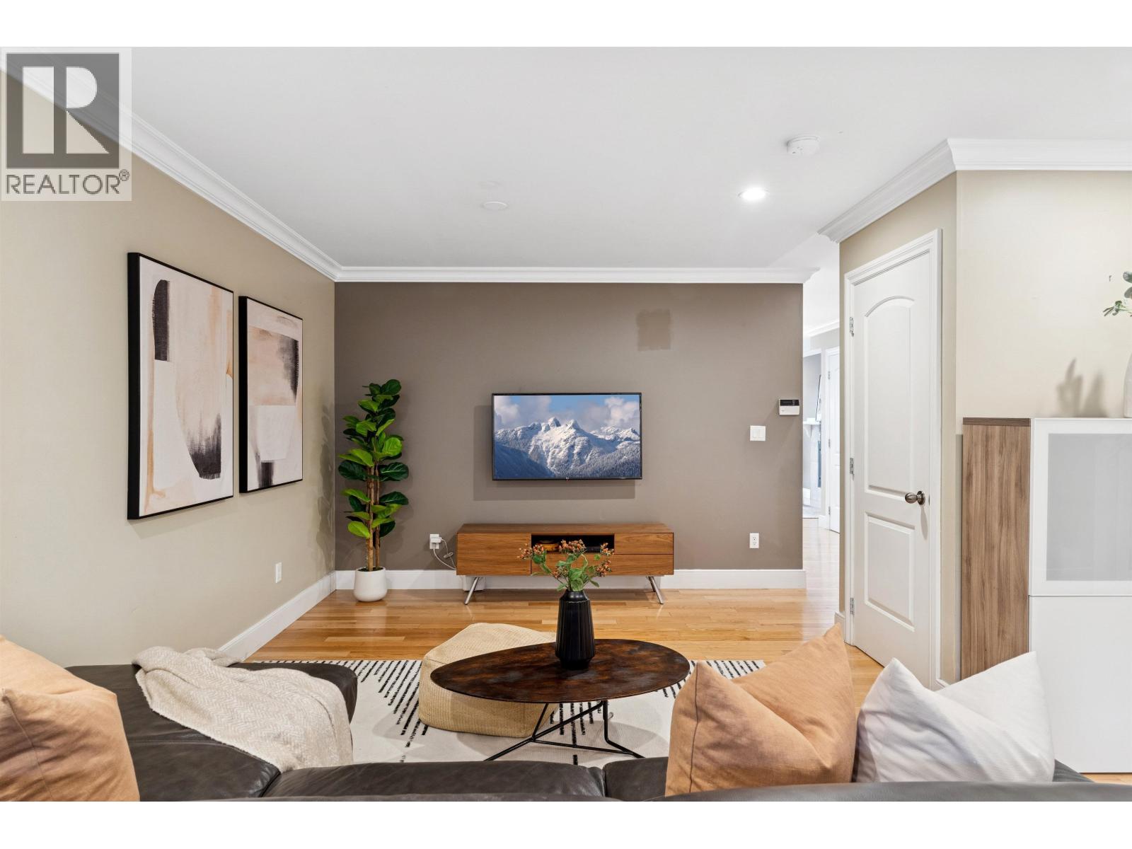 353 E 5th Street, North Vancouver, British Columbia  V7L 1M1 - Photo 5 - R3085404