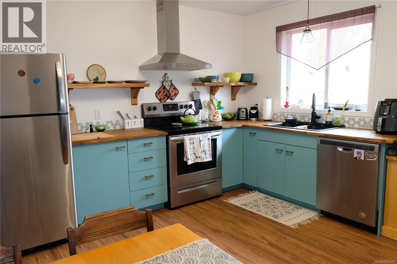 520 Malon Lane, Tofino, British Columbia  V0R 2Z0 - Photo 5 - 1024908