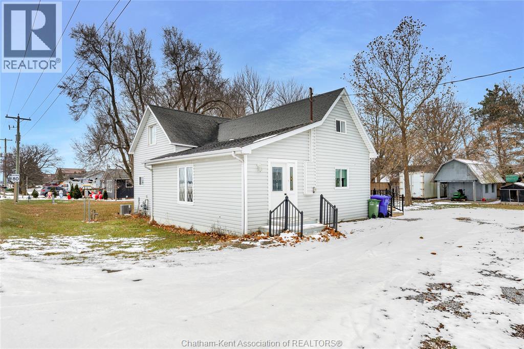 MLS# 26002385: 6125 Essex Kent ROAD, Tilbury North, Canada