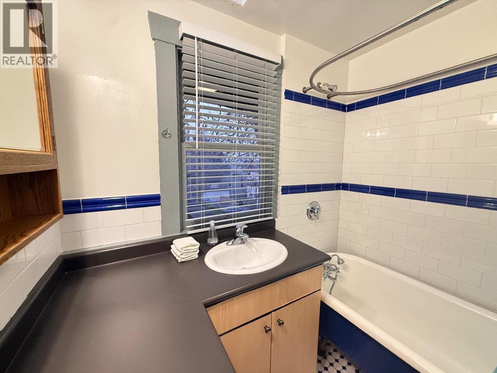 2029 Collingwood Street, Vancouver, British Columbia  V6R 3K7 - Photo 11 - R3085379