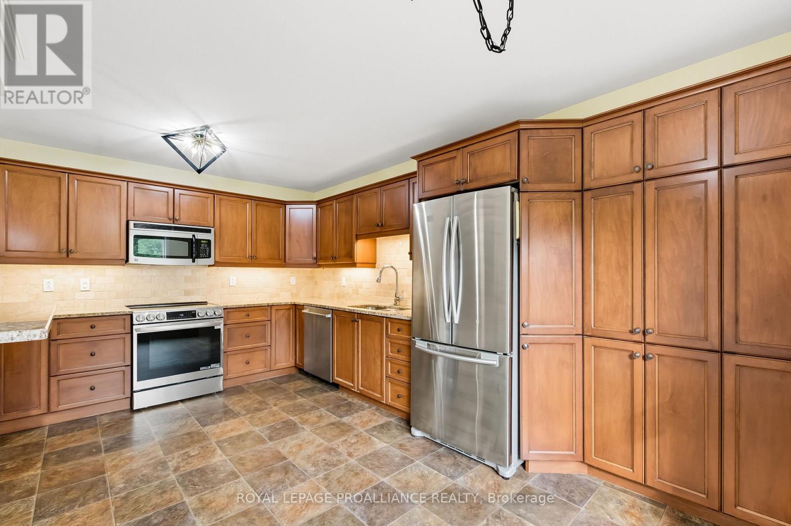 34 Forchuk Crescent, Quinte West, Ontario  K8V 6N2 - Photo 14 - X12748592