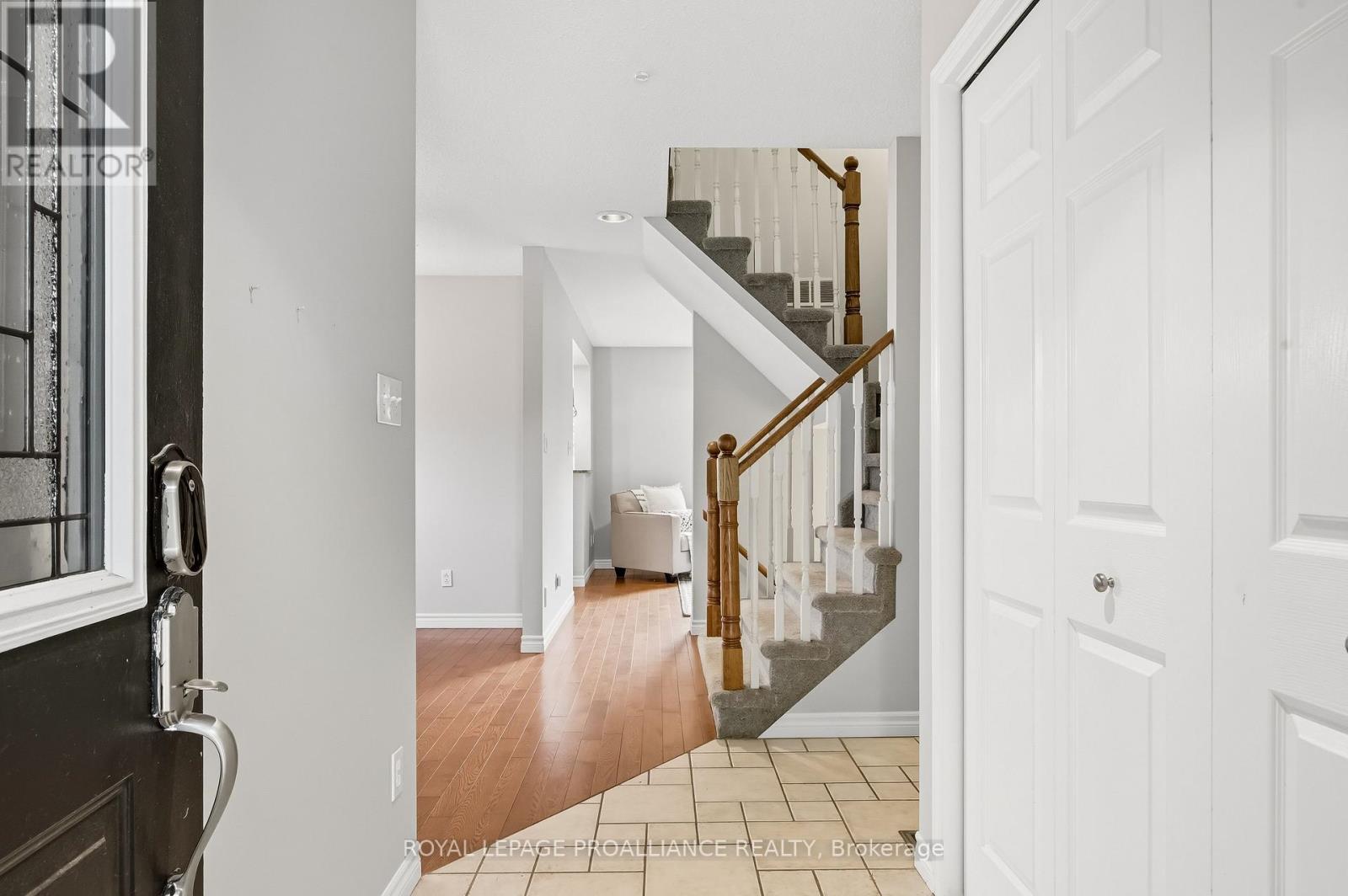 34 Forchuk Crescent, Quinte West, Ontario  K8V 6N2 - Photo 2 - X12748592