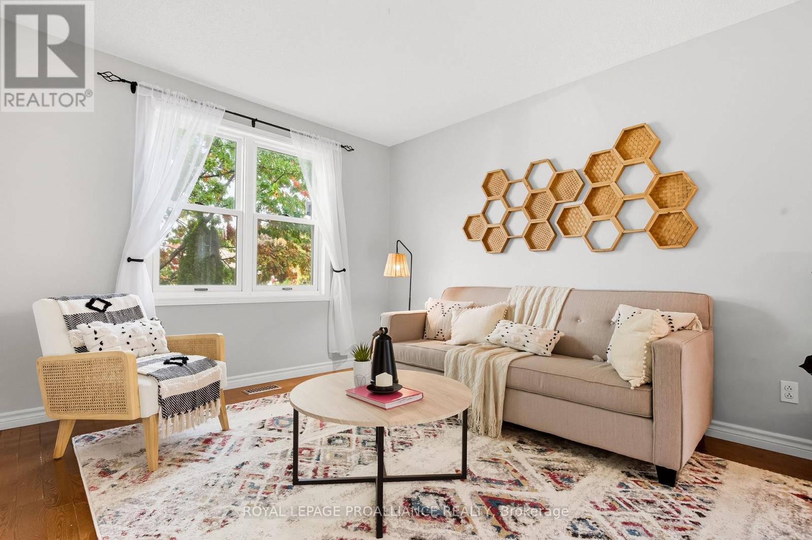 34 Forchuk Crescent, Quinte West, Ontario  K8V 6N2 - Photo 4 - X12748592