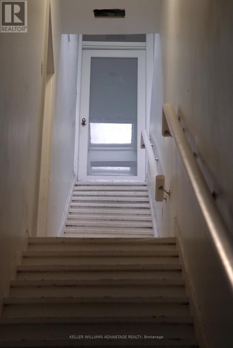 3rd Flr - 134 Ossington Avenue, Toronto, Ontario  M6J 2Z5 - Photo 3 - C12749958