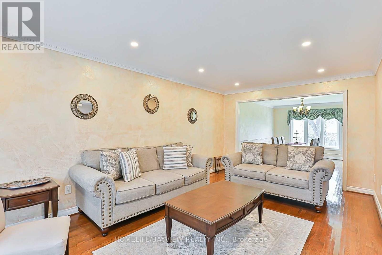 3 Wilfred Court, Richmond Hill, Ontario  L4C 8P9 - Photo 3 - N12750006