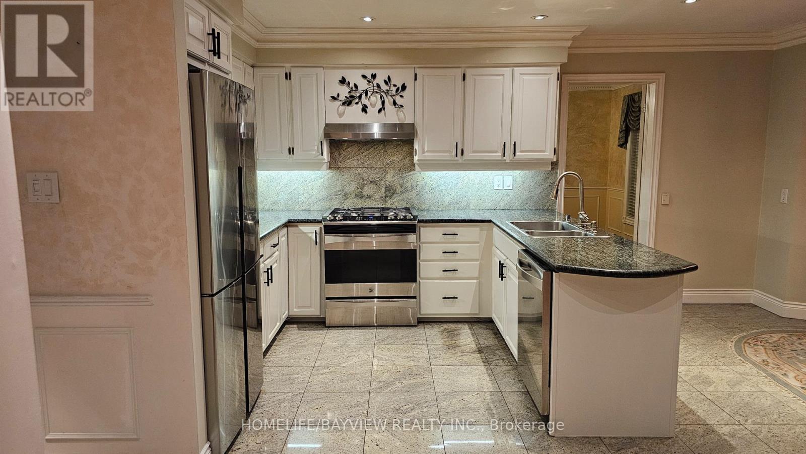 3 Wilfred Court, Richmond Hill, Ontario  L4C 8P9 - Photo 9 - N12750006