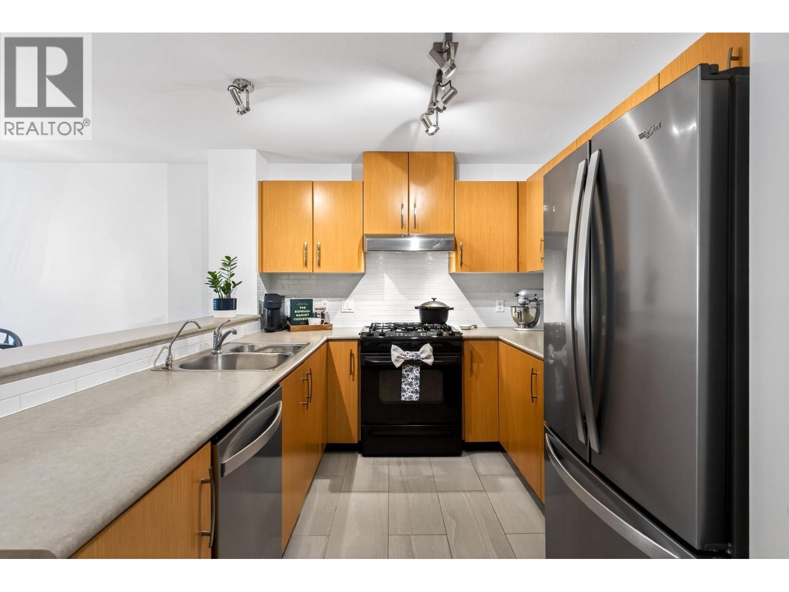 207 500 Klahanie Drive, Port Moody, British Columbia  V3H 5L1 - Photo 6 - R3082148