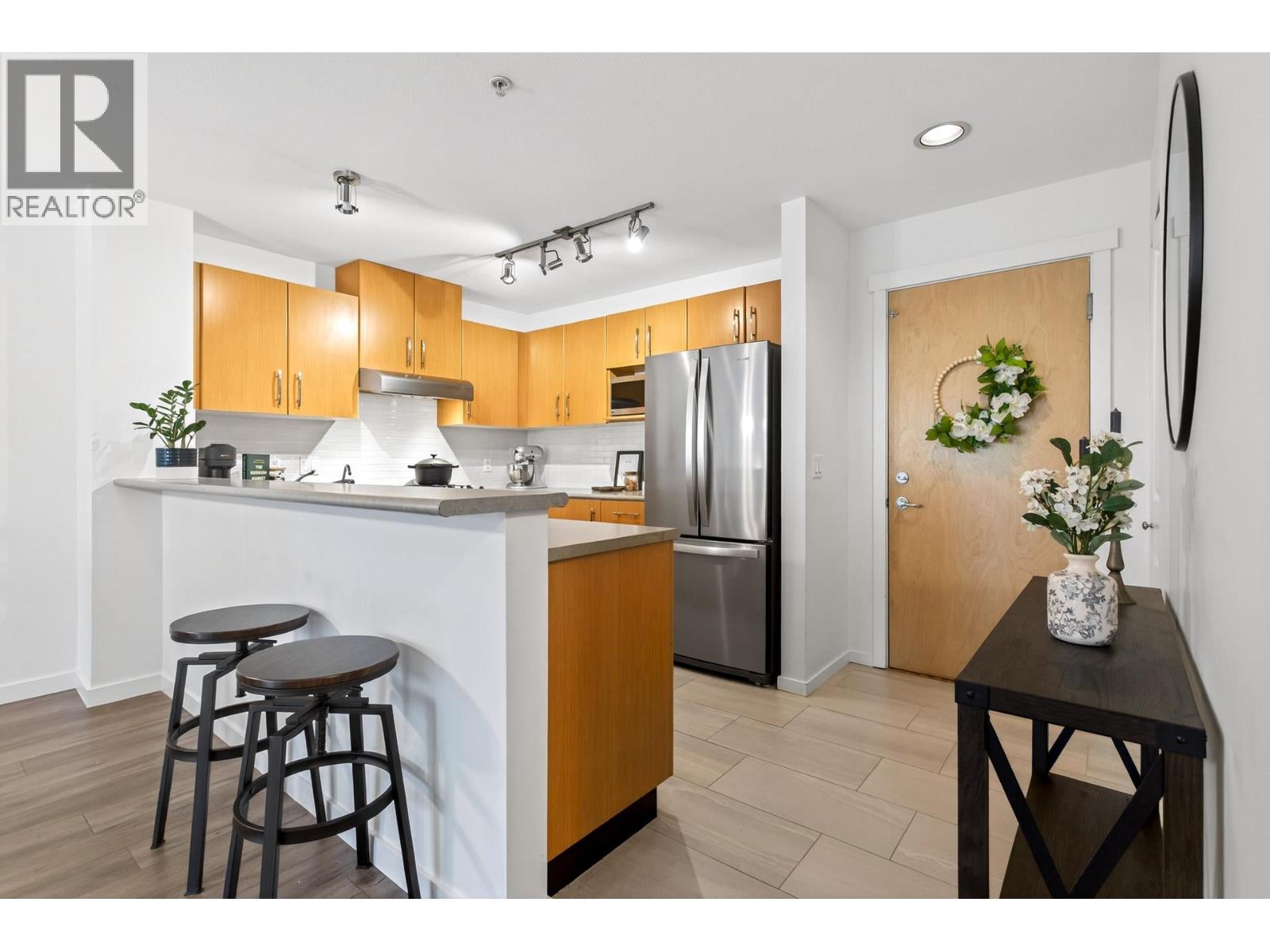 207 500 Klahanie Drive, Port Moody, British Columbia  V3H 5L1 - Photo 8 - R3082148