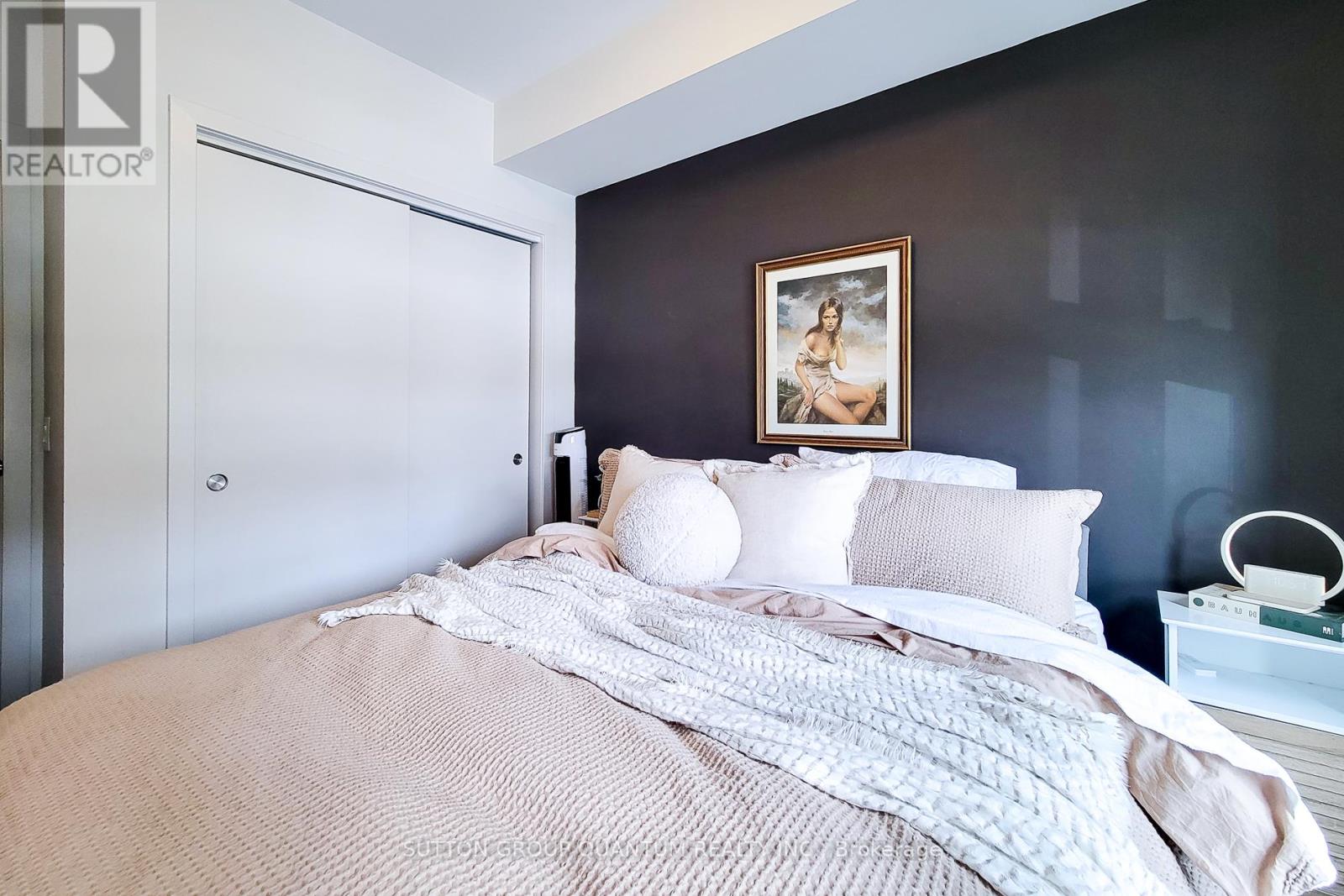 201 - 320 Plains Road E, Burlington, Ontario  L7T 0C1 - Photo 12 - W12750028