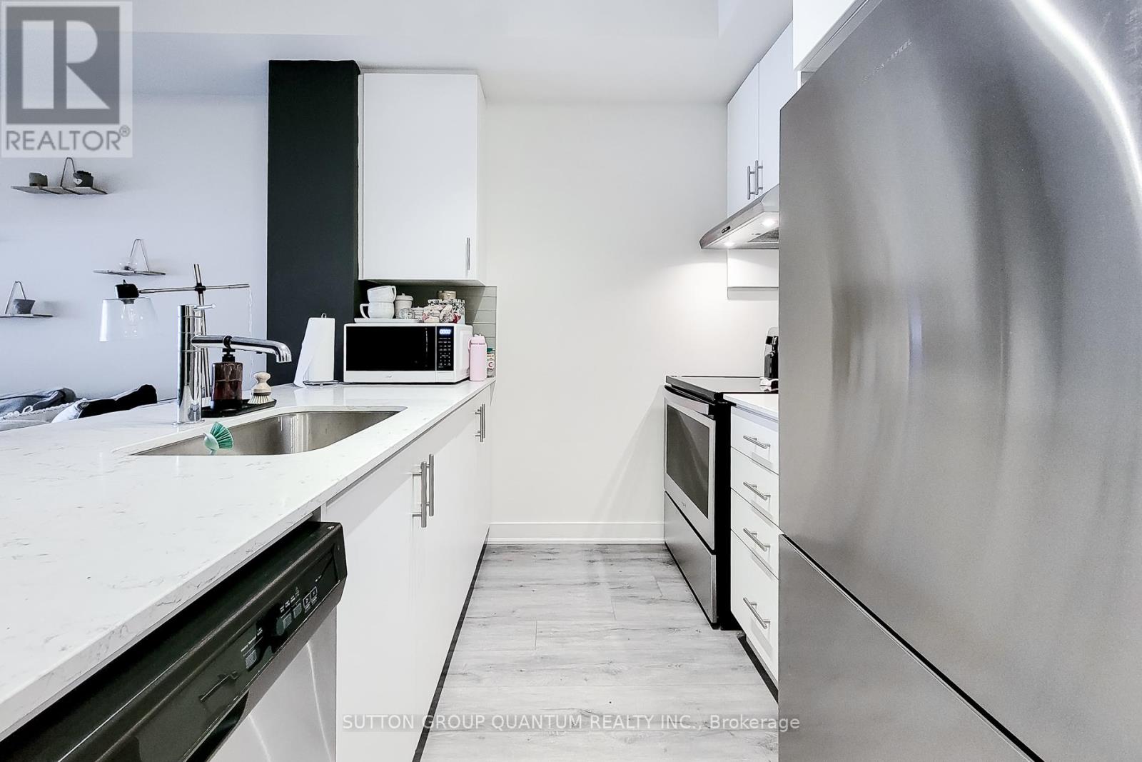 201 - 320 Plains Road E, Burlington, Ontario  L7T 0C1 - Photo 5 - W12750028