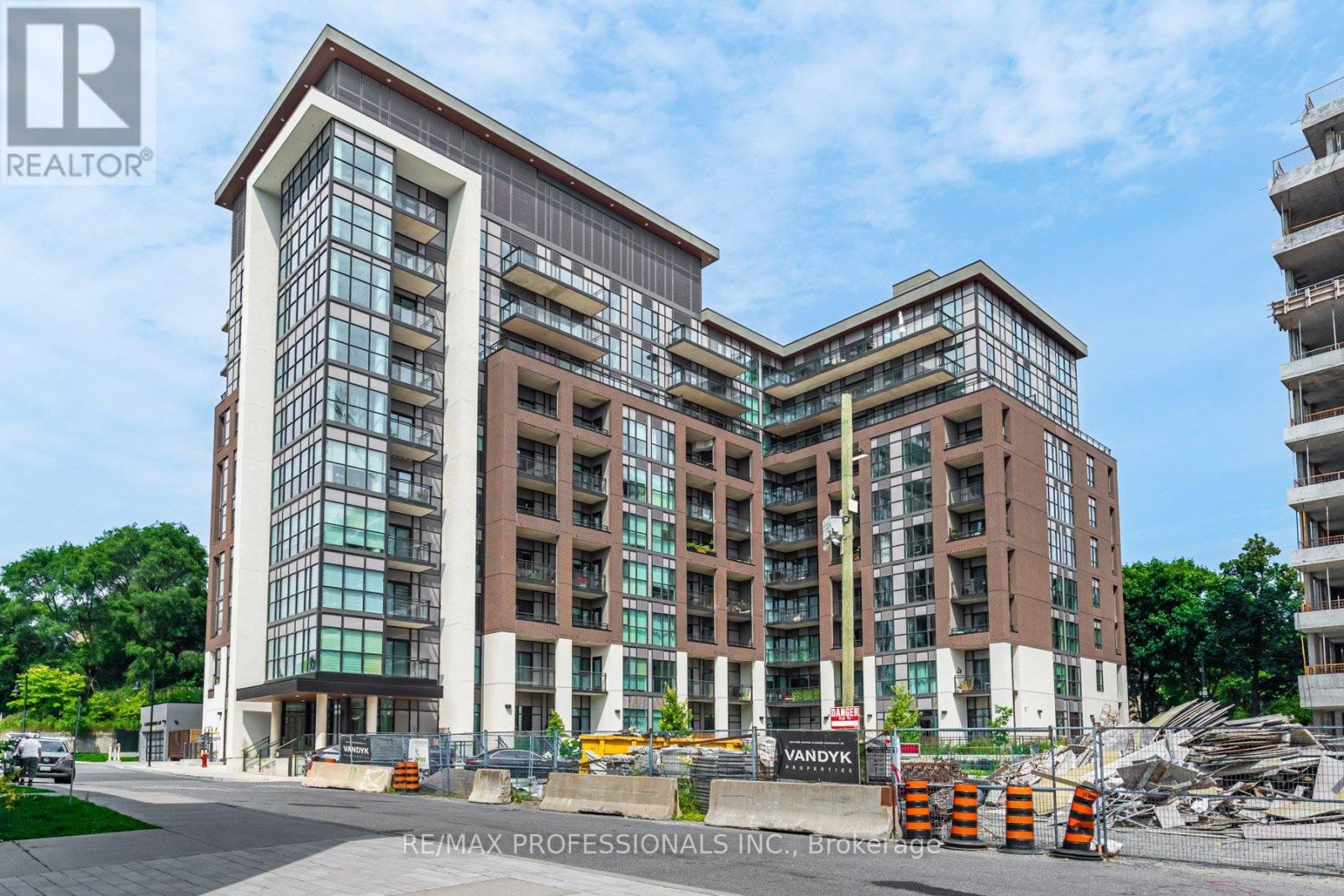 906 - 25 Neighbourhood Lane, Toronto, Ontario  M8Y 0C4 - Photo 2 - W12750048