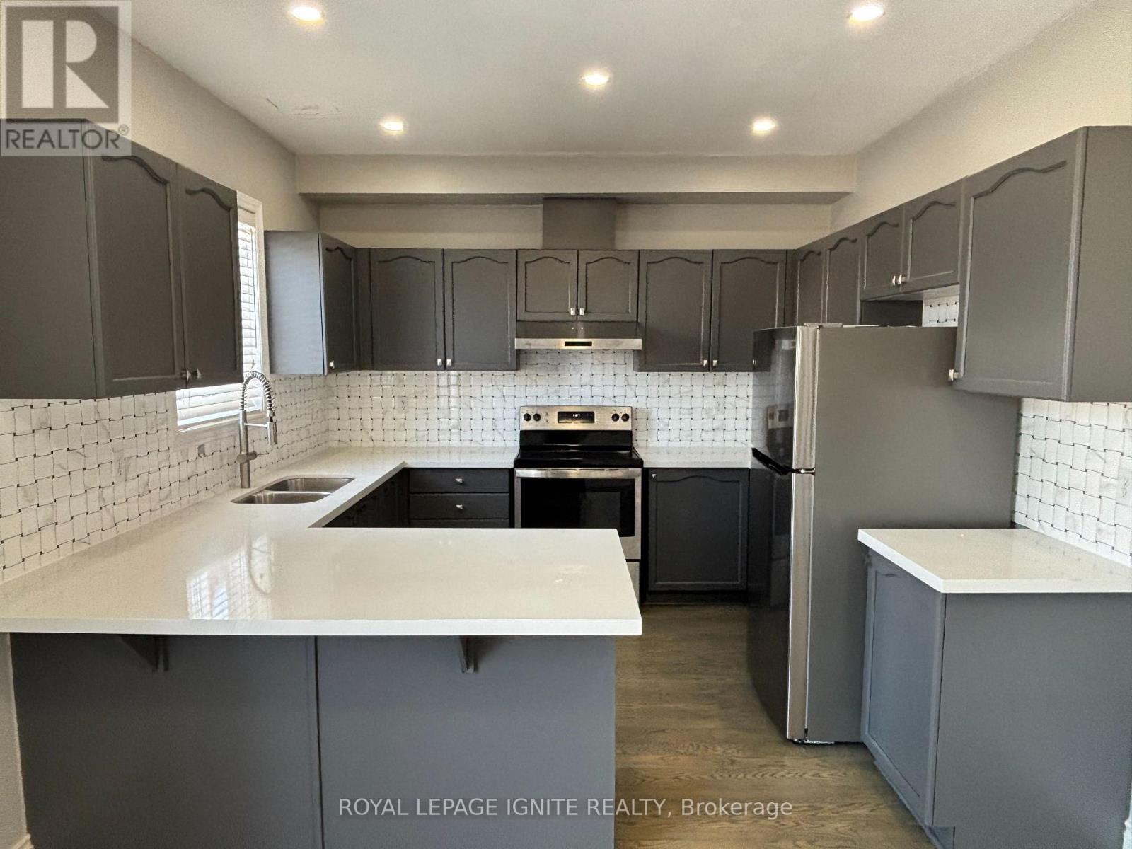 4889 Yorkshire Avenue, Mississauga, Ontario  L4Z 4H6 - Photo 2 - W12646730