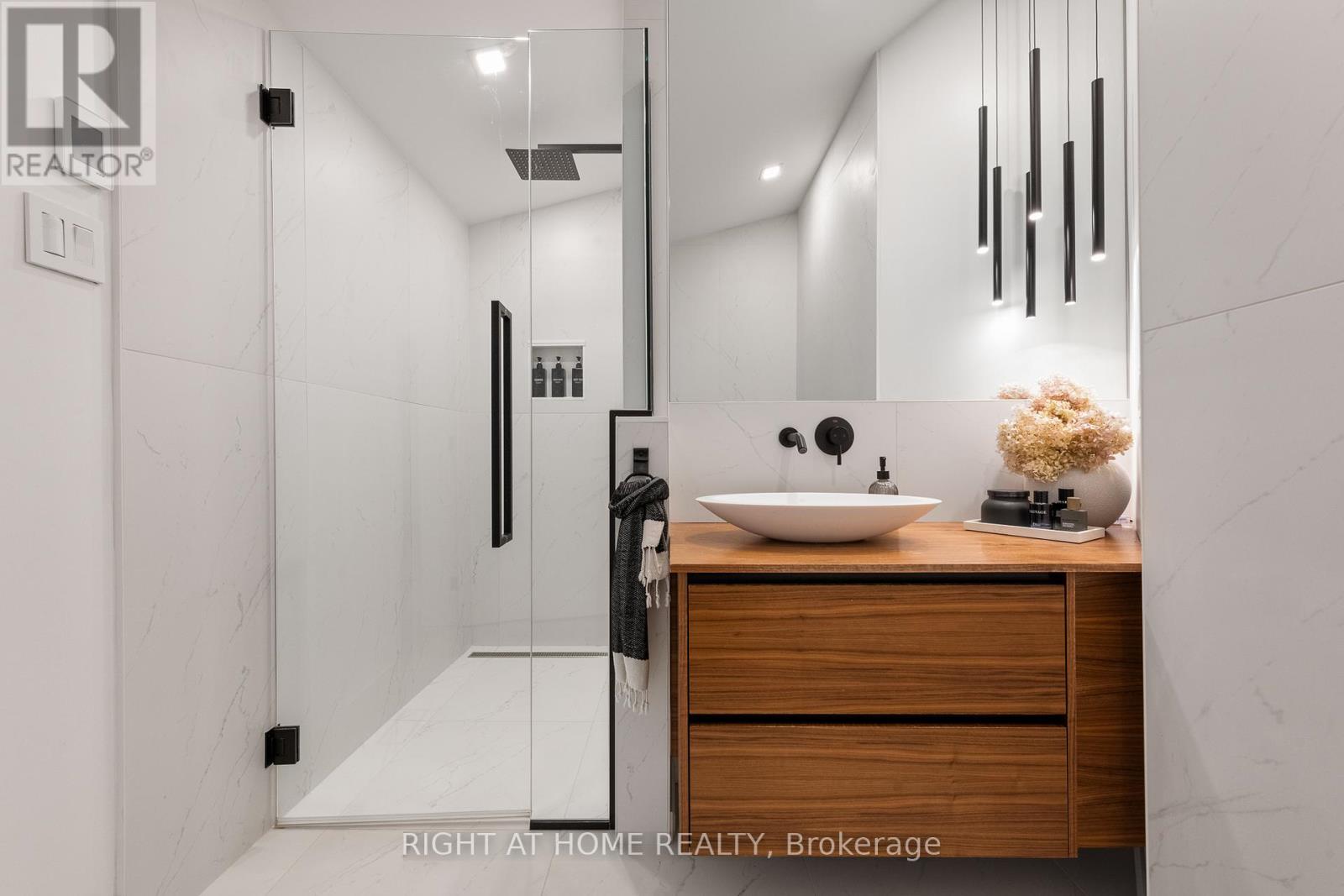 2120 Du Chateau Avenue, Clarence-Rockland, Ontario  K4K 1J3 - Photo 13 - X12218527