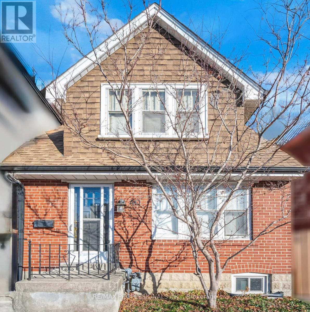 40 Warren Crescent, Toronto, Ontario  M6S 4S2 - Photo 19 - W12583882