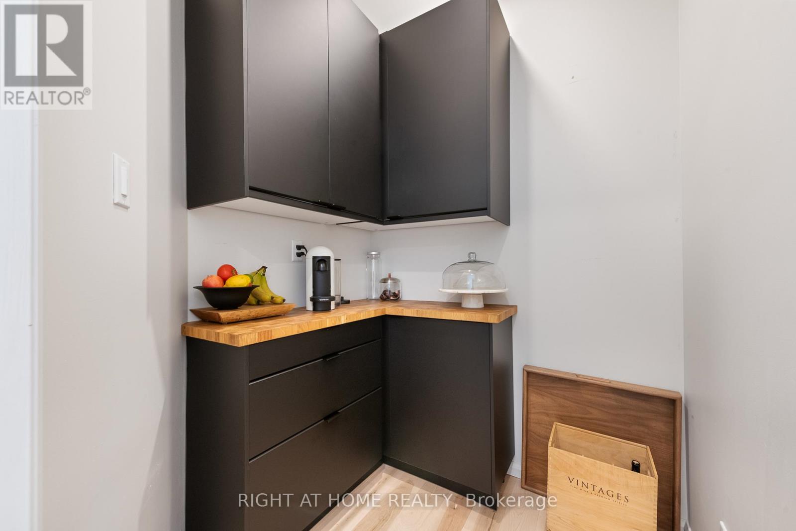 2120 Du Chateau Avenue, Clarence-Rockland, Ontario  K4K 1J3 - Photo 8 - X12218527