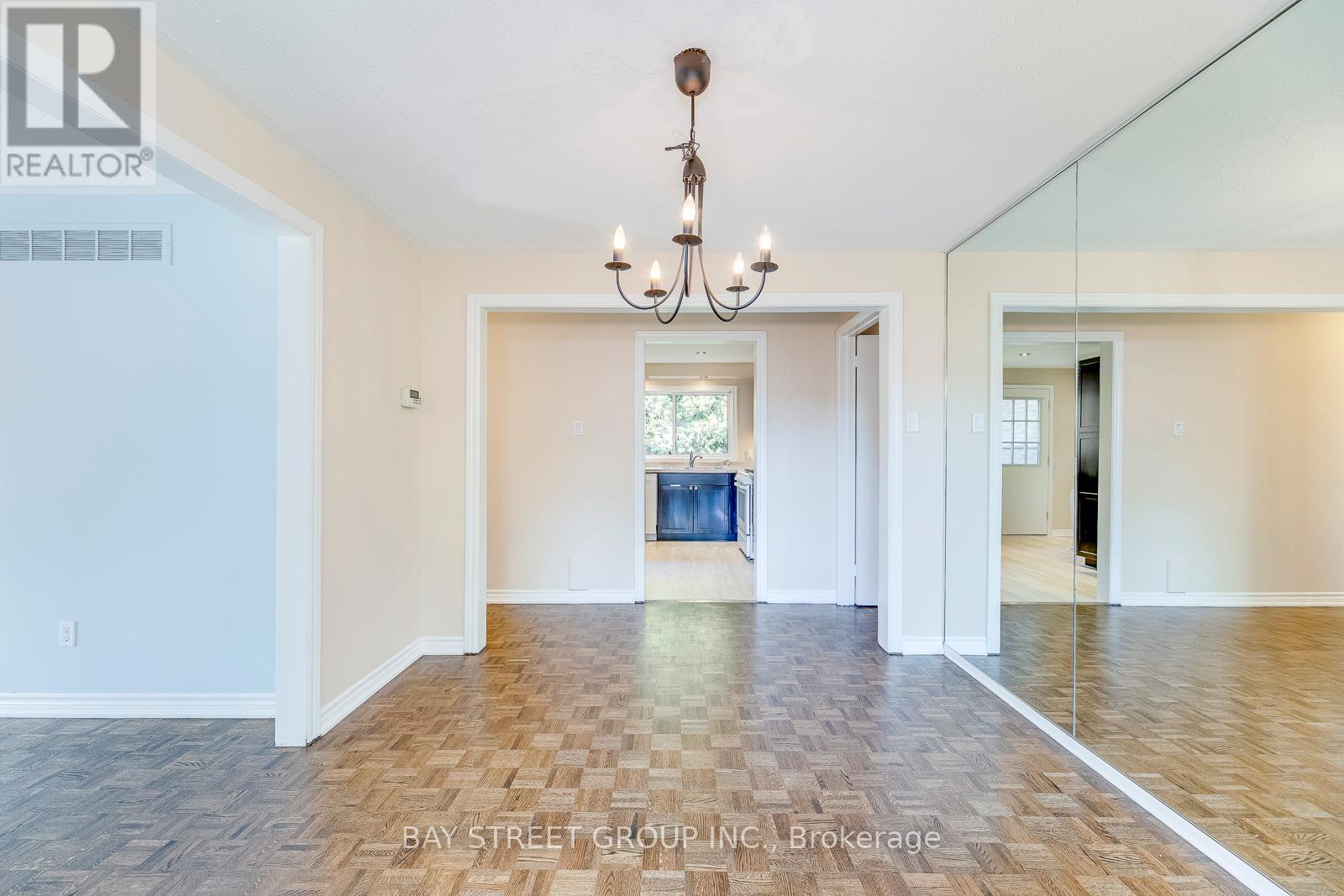 2281 Devon Road, Oakville, Ontario  L6J 5R2 - Photo 11 - W12728030