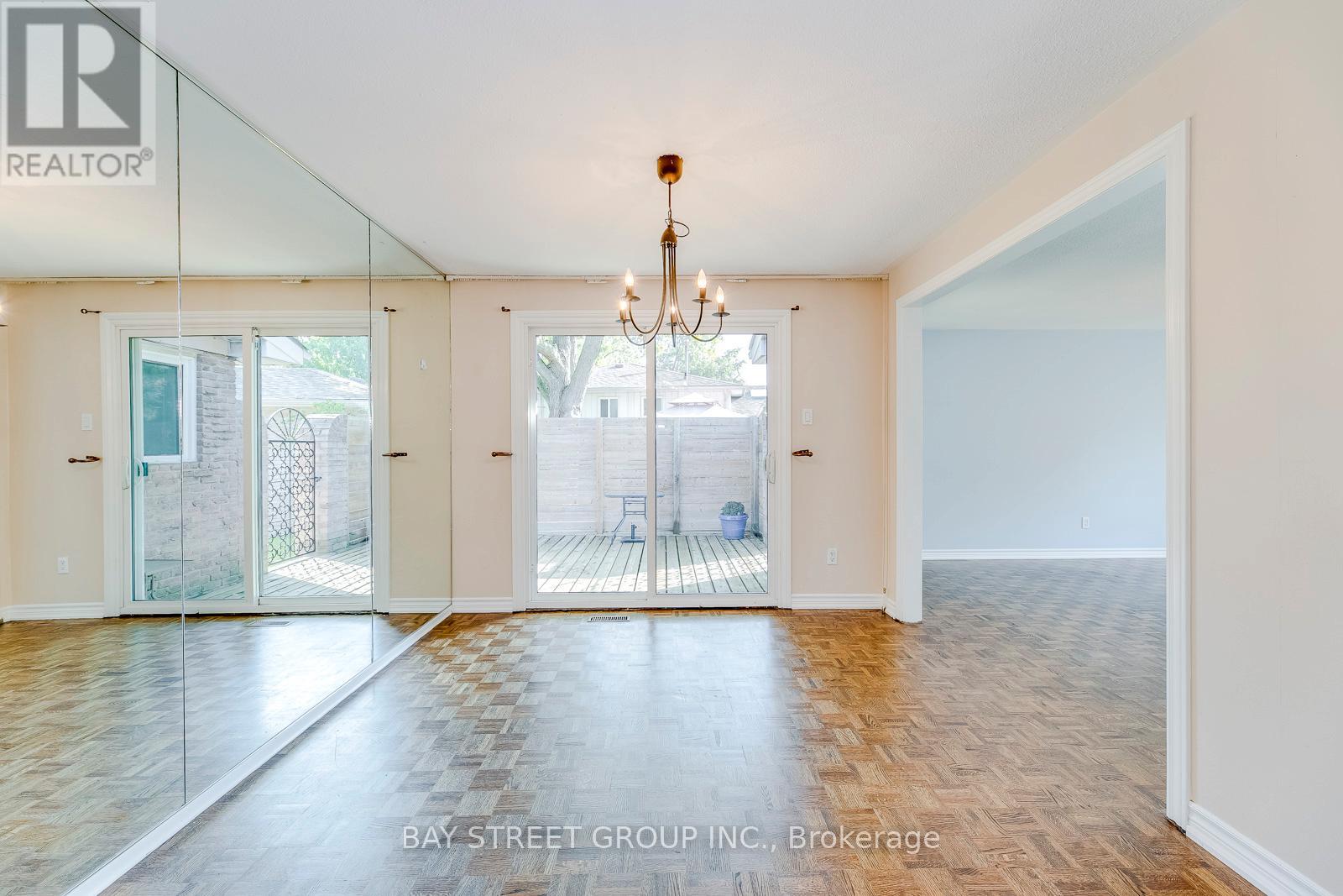 2281 Devon Road, Oakville, Ontario  L6J 5R2 - Photo 10 - W12728030