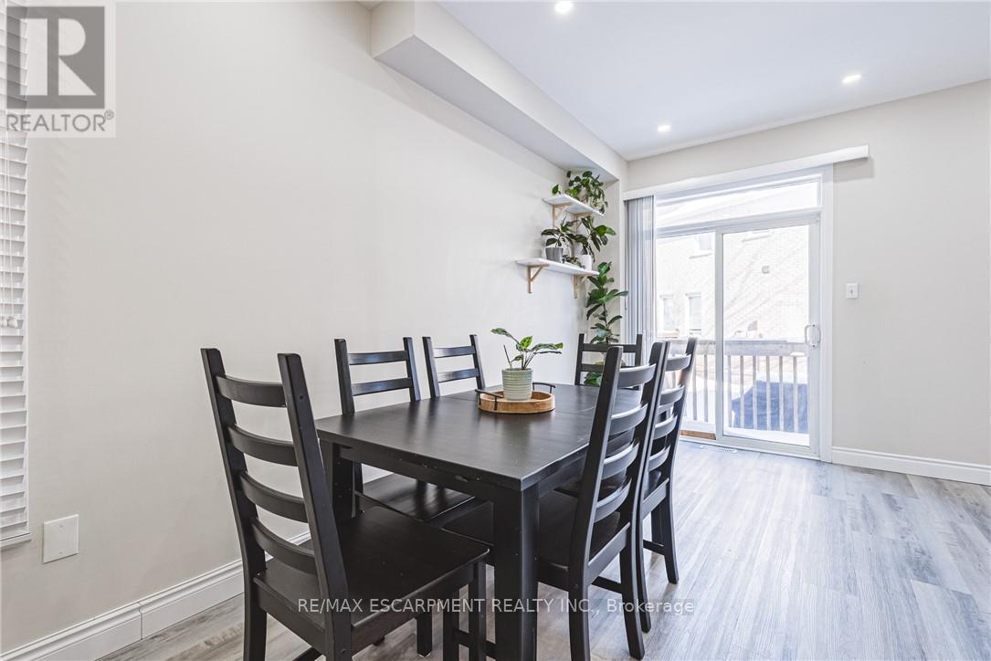 66 Deepcoral Court, Brampton, Ontario  L6V 4P7 - Photo 12 - W12749290