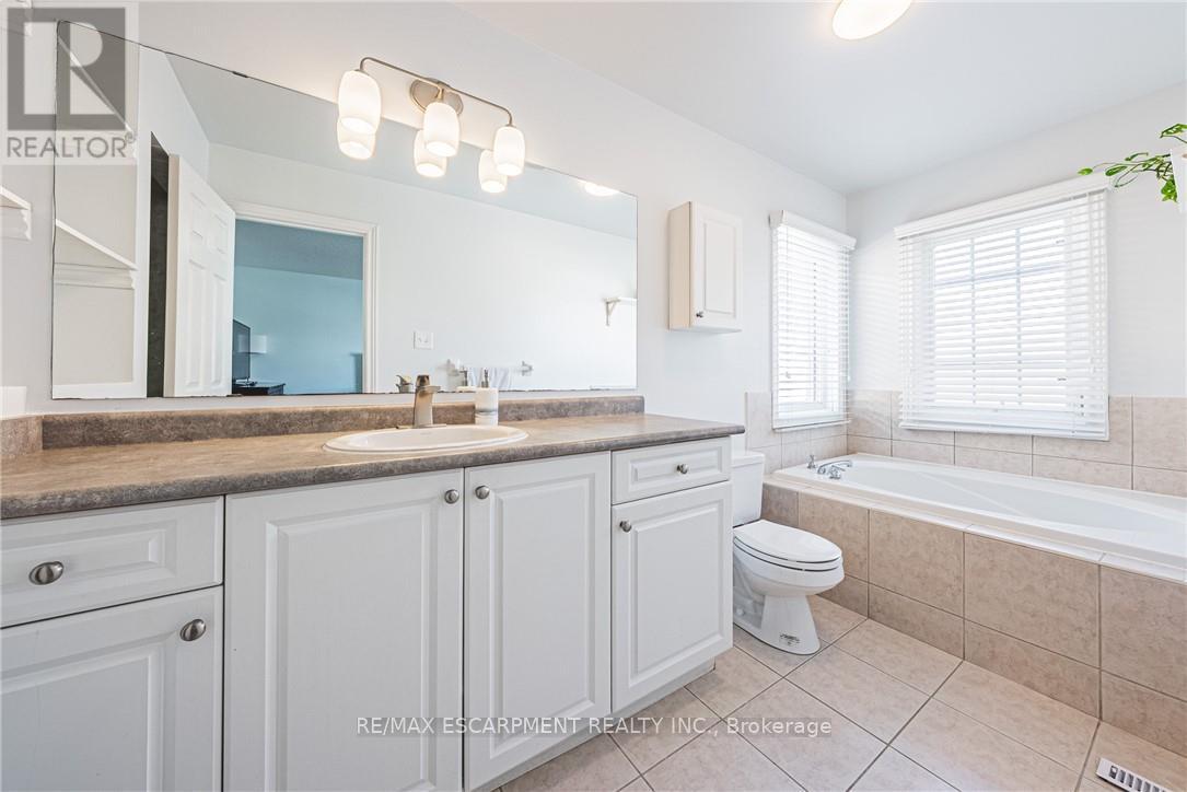 66 Deepcoral Court, Brampton, Ontario  L6V 4P7 - Photo 23 - W12749290