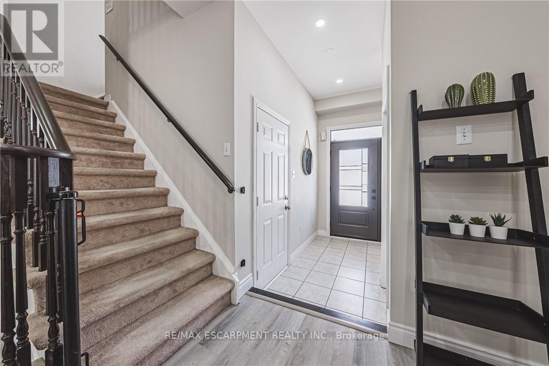 66 Deepcoral Court, Brampton, Ontario  L6V 4P7 - Photo 5 - W12749290