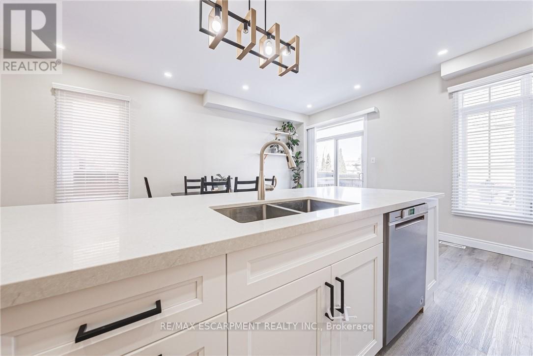 66 Deepcoral Court, Brampton, Ontario  L6V 4P7 - Photo 17 - W12749290