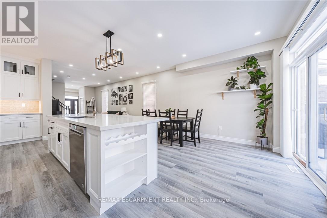 66 Deepcoral Court, Brampton, Ontario  L6V 4P7 - Photo 14 - W12749290