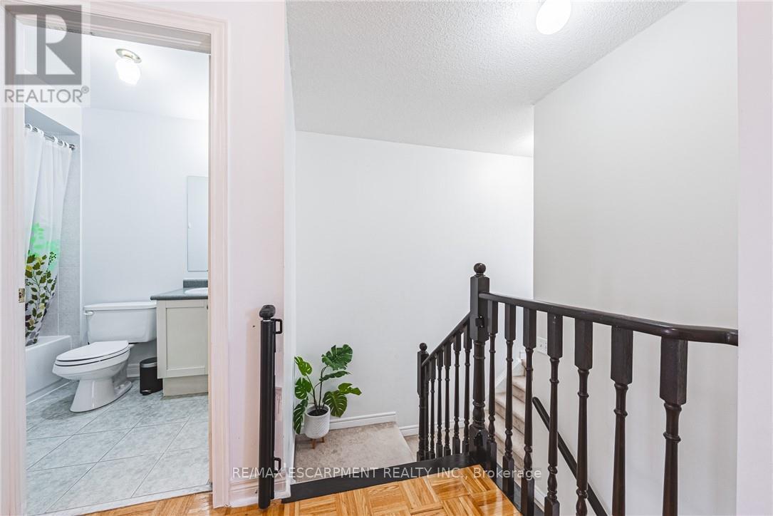 66 Deepcoral Court, Brampton, Ontario  L6V 4P7 - Photo 19 - W12749290