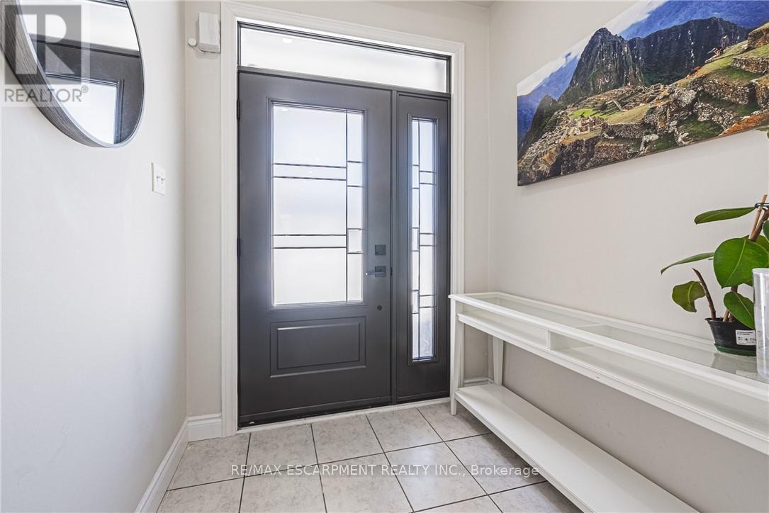 66 Deepcoral Court, Brampton, Ontario  L6V 4P7 - Photo 4 - W12749290