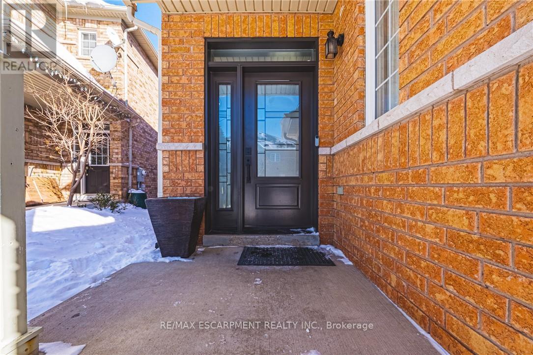 66 Deepcoral Court, Brampton, Ontario  L6V 4P7 - Photo 3 - W12749290