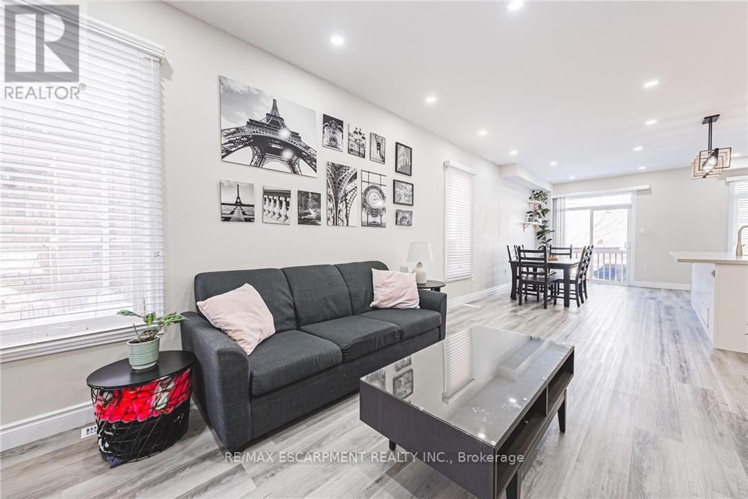 66 Deepcoral Court, Brampton, Ontario  L6V 4P7 - Photo 8 - W12749290