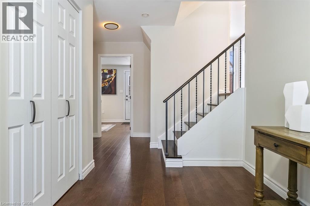 720 Mullin Way, Burlington, Ontario  L7L 4J7 - Photo 4 - 40802206