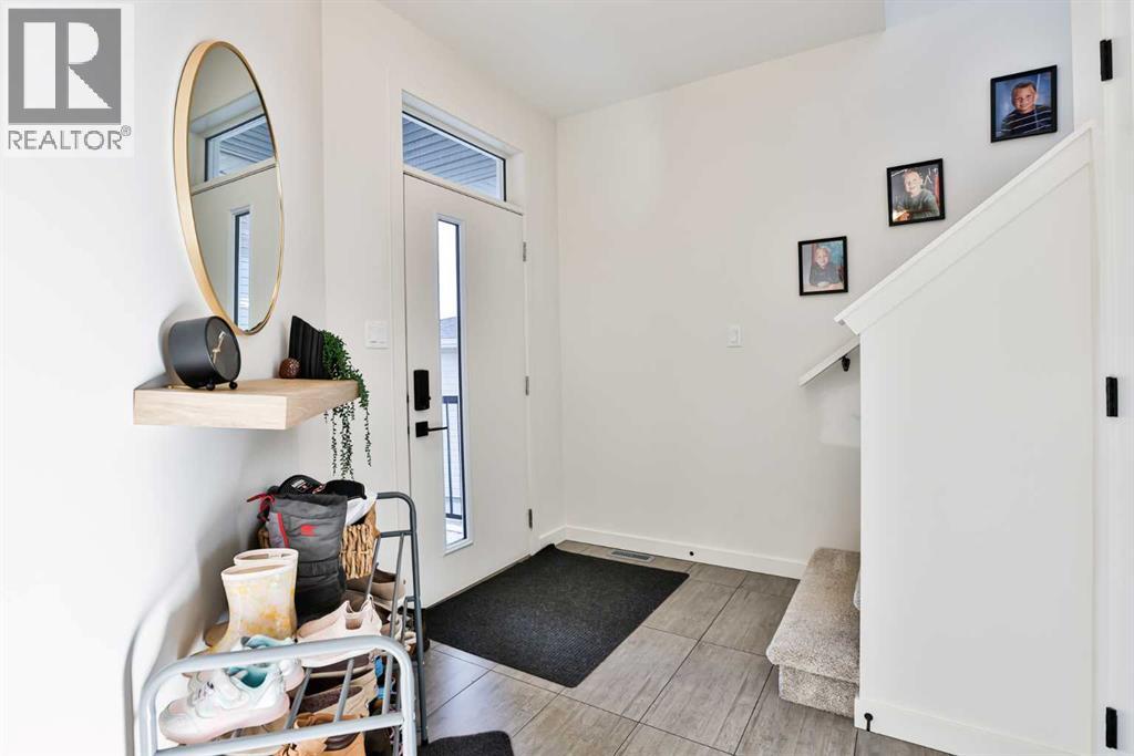 1271 Pacific Circle W, Lethbridge, Alberta  T1J 5V3 - Photo 2 - A2257452