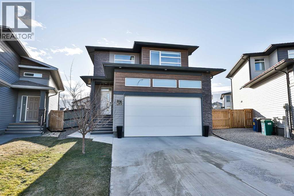 1271 Pacific Circle W, Lethbridge, Alberta