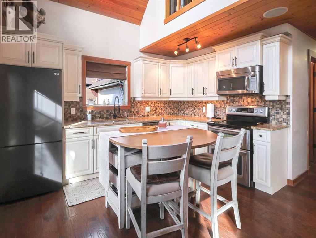 256 Cottageclub Crescent, Rural Rocky View County, Alberta  T4C 1B1 - Photo 9 - A2265981