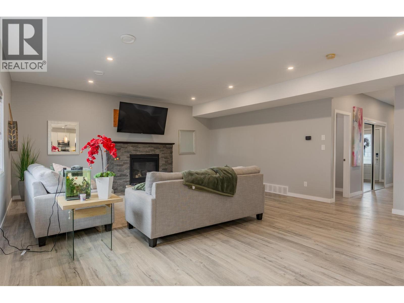 3904 Grandview Drive, Castlegar, British Columbia  V1N 4X9 - Photo 14 - 10374275