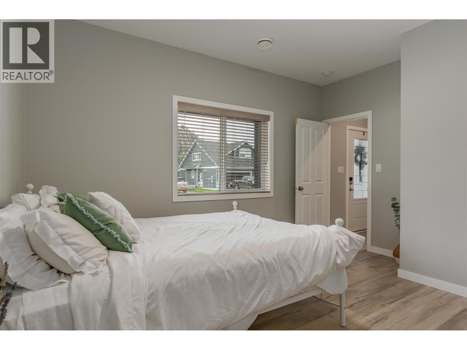 3904 Grandview Drive, Castlegar, British Columbia  V1N 4X9 - Photo 8 - 10374275