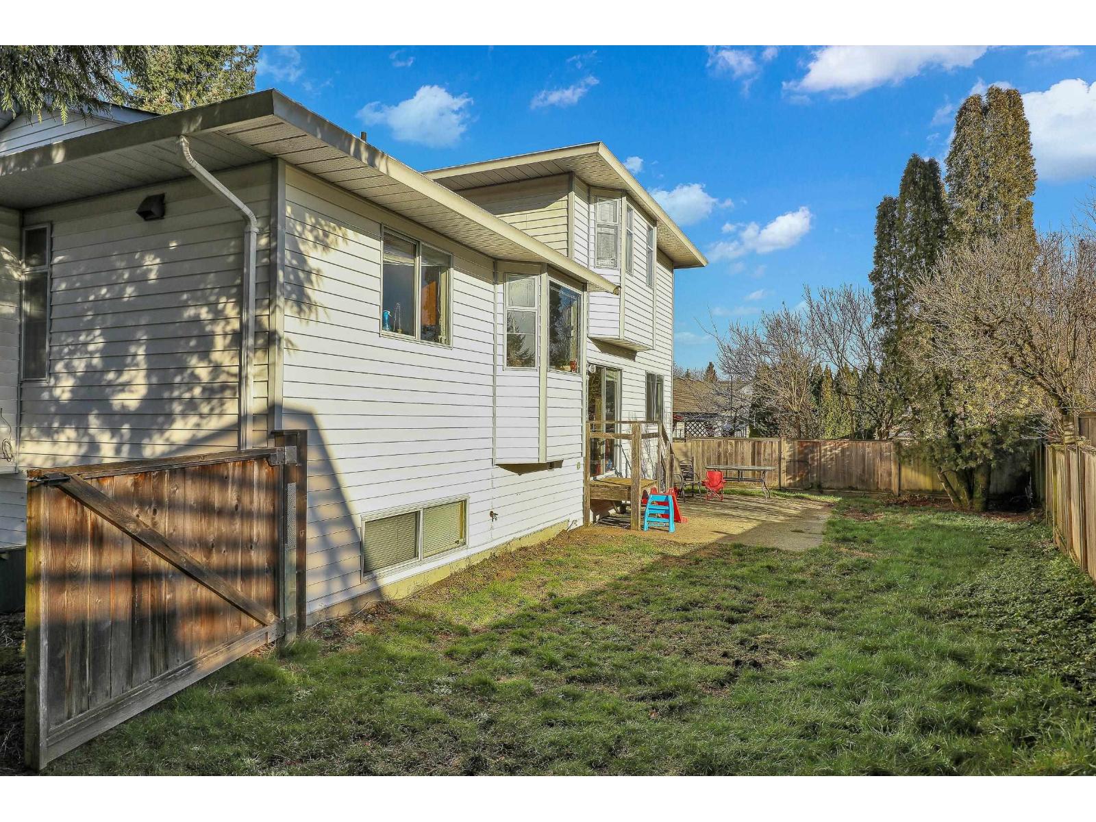 15662 91a Avenue, Surrey, British Columbia  V4N 2X3 - Photo 9 - R3085326