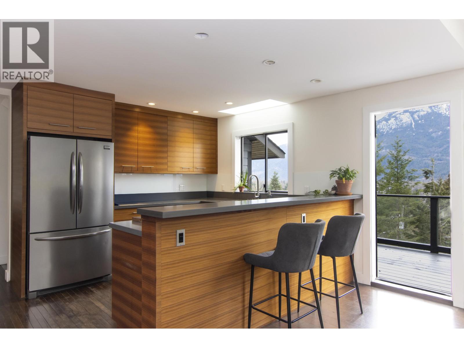 40181 Skyline Drive, Squamish, British Columbia  V0N 1T0 - Photo 3 - R3085358