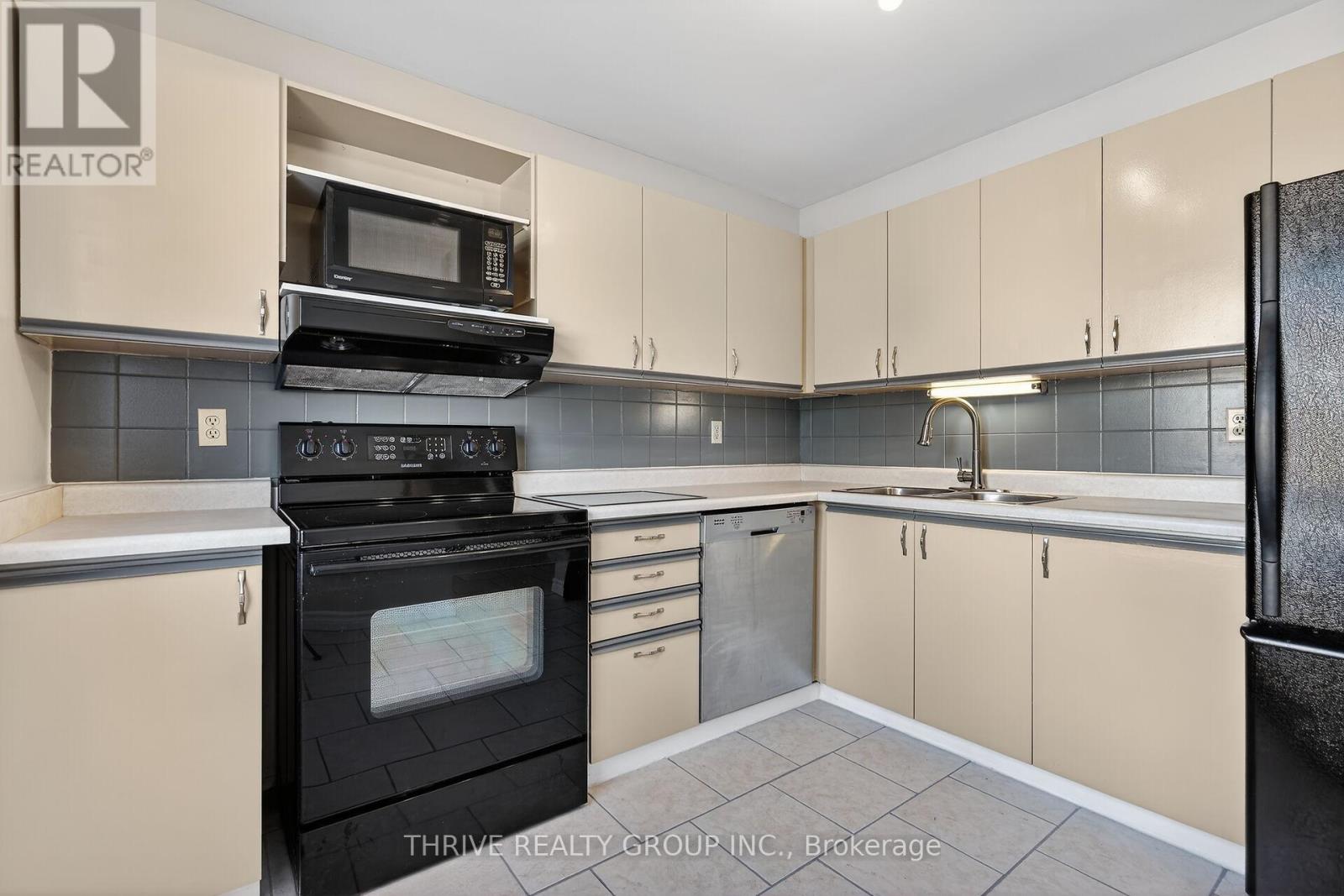 3 - 80 Acorn Crescent, London North, Ontario  N6G 4R8 - Photo 6 - X12750154