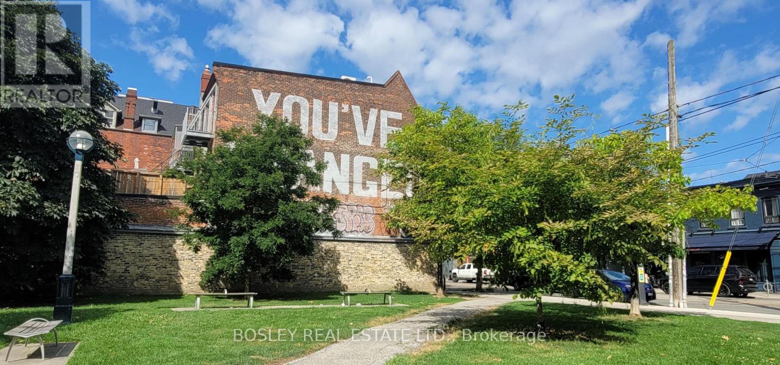 1075 QUEEN STREET W, Toronto, Ontario