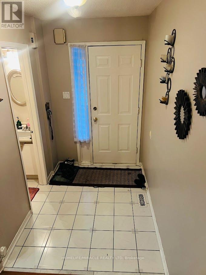 68 Maberley Crescent, Toronto, Ontario  M1C 3K8 - Photo 7 - E12750270