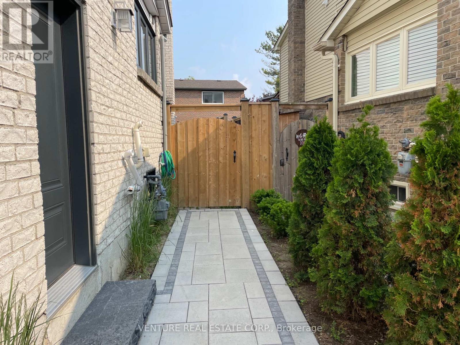 Rear - 55 Batson Drive, Aurora, Ontario  L4G 3P9 - Photo 3 - N12750164