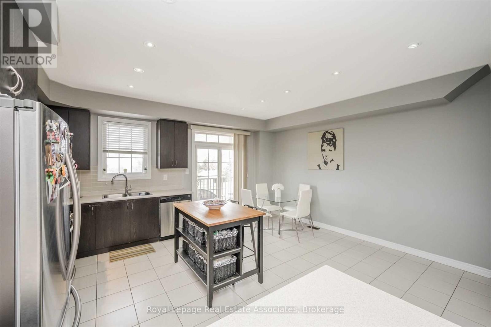 54 Sea Drifter Crescent, Brampton, Ontario  L6P 4B2 - Photo 11 - W12750088