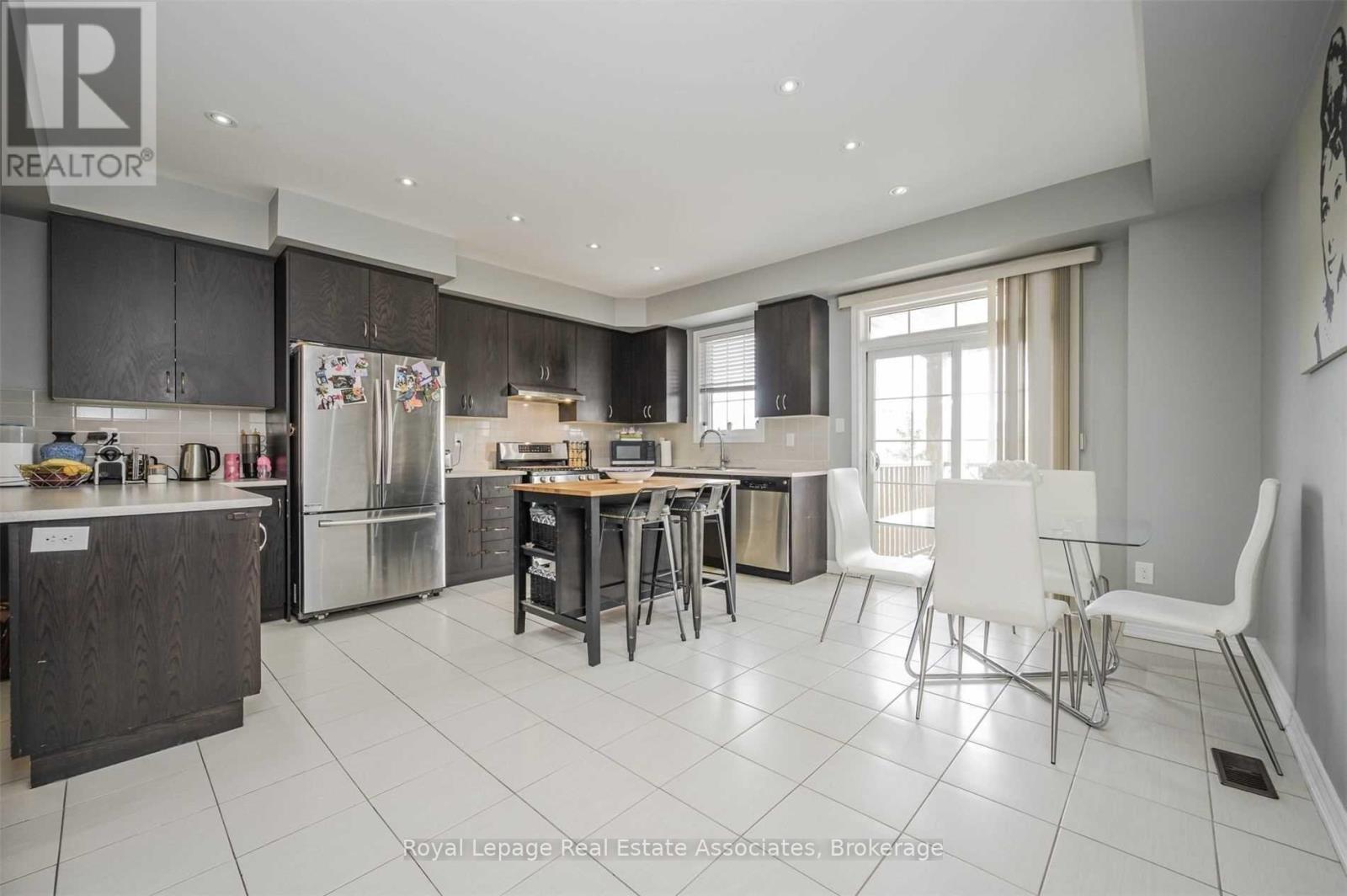 54 Sea Drifter Crescent, Brampton, Ontario  L6P 4B2 - Photo 12 - W12750088