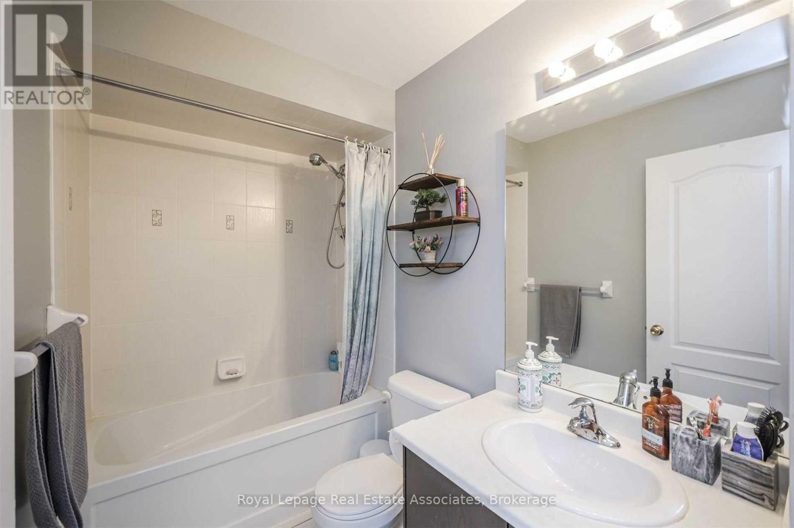 54 Sea Drifter Crescent, Brampton, Ontario  L6P 4B2 - Photo 17 - W12750088