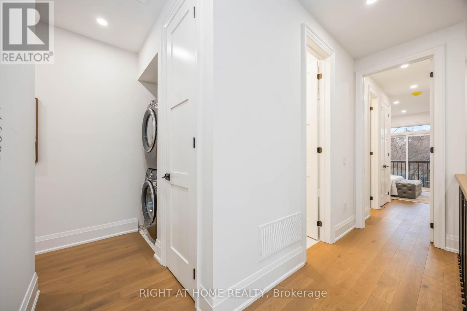 34a Morningside Avenue W, Toronto, Ontario  M6S 1C4 - Photo 18 - W12750124