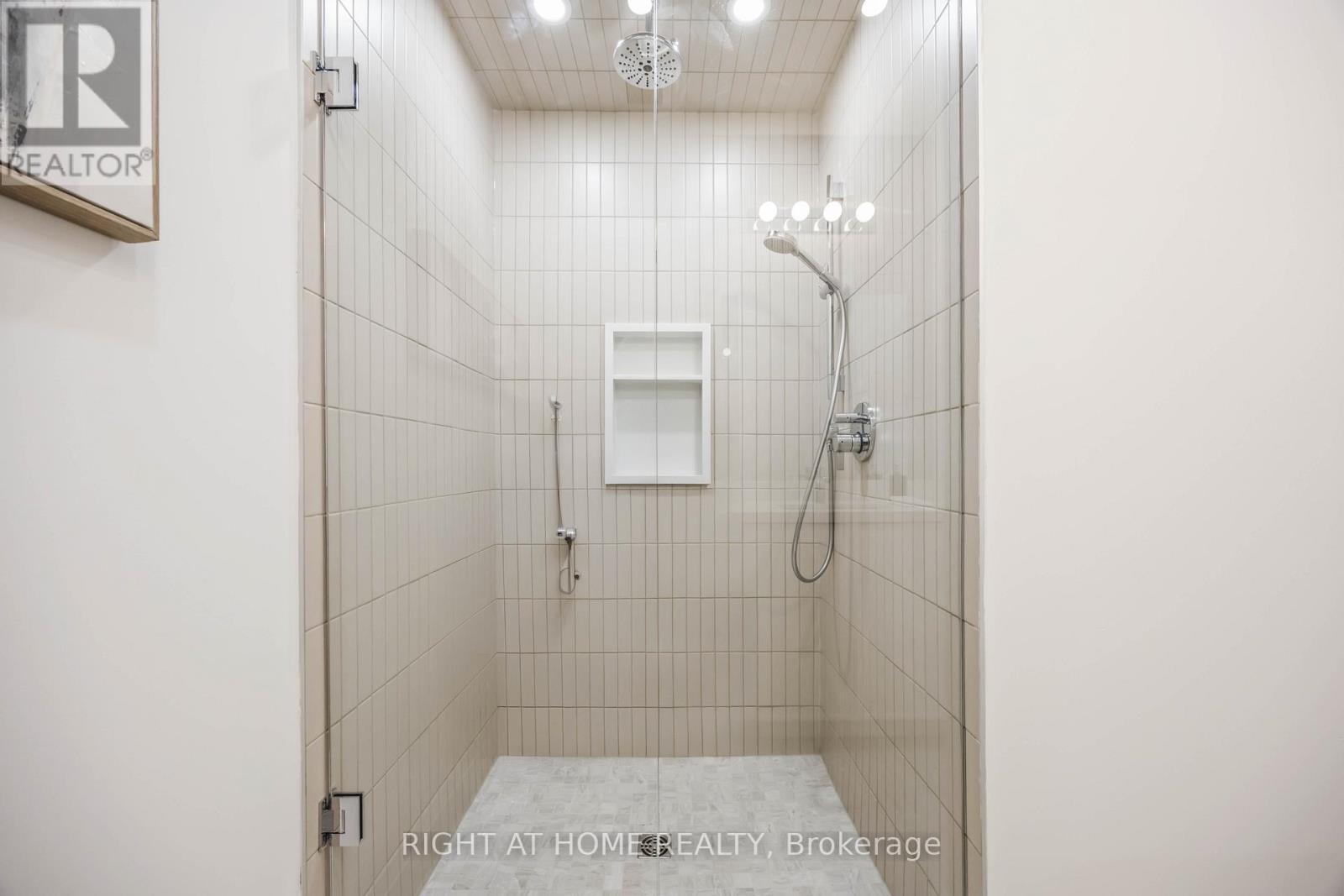 34a Morningside Avenue W, Toronto, Ontario  M6S 1C4 - Photo 21 - W12750124